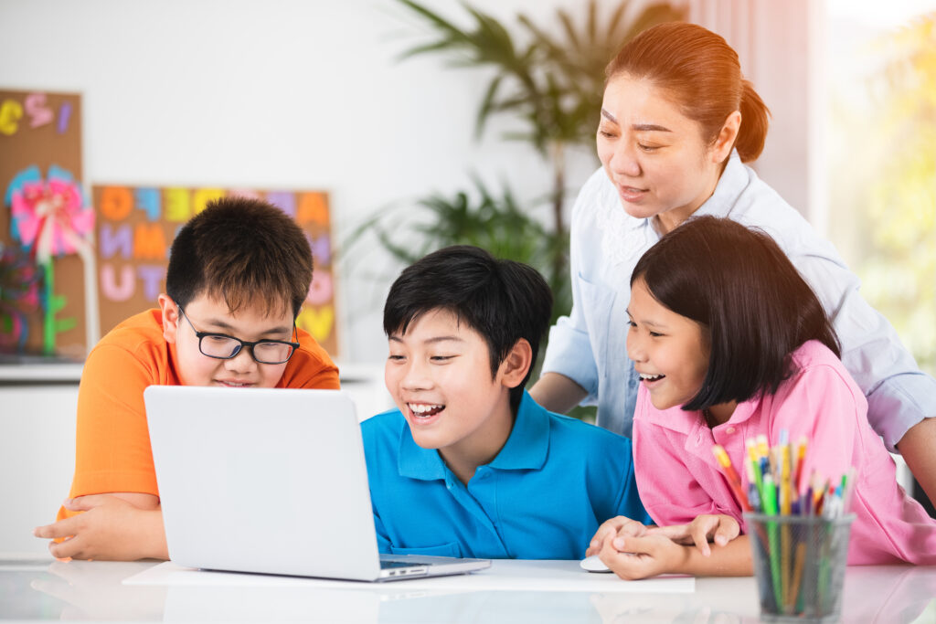 teacher-cute-asian-children-using-laptop-computer-together